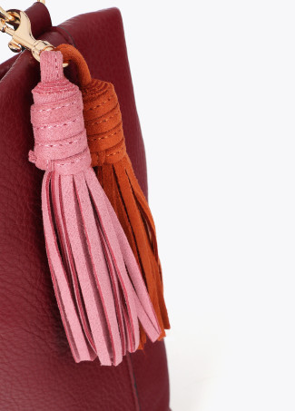 Shopper con detalle logo en el asa y pompones