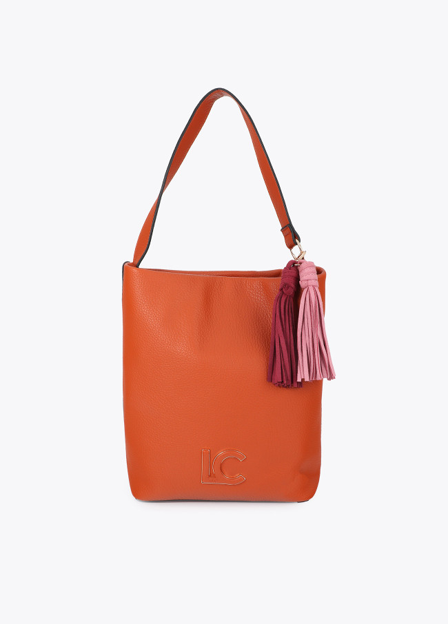Shopper con detalle logo en el asa y pompones