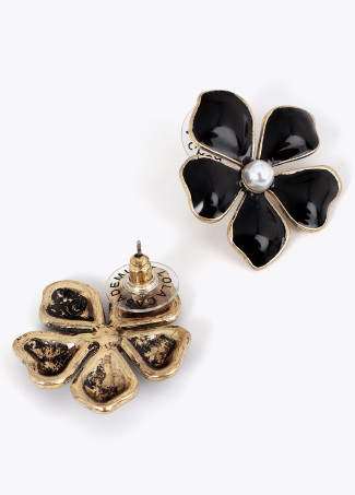 Lacquered Flower Stud Earring