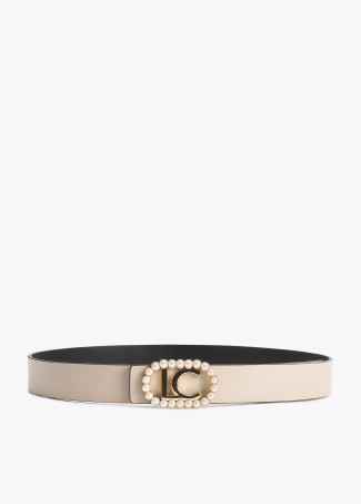 Ceinture réversible avec boucle ovale et perles incrustées.