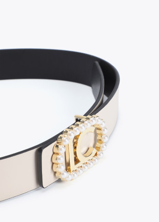 Ceinture réversible avec boucle ovale et perles incrustées.