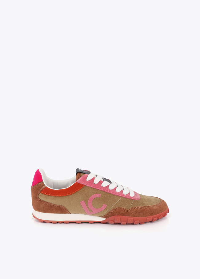 Deportiva combinada en diferentes materiales y piel