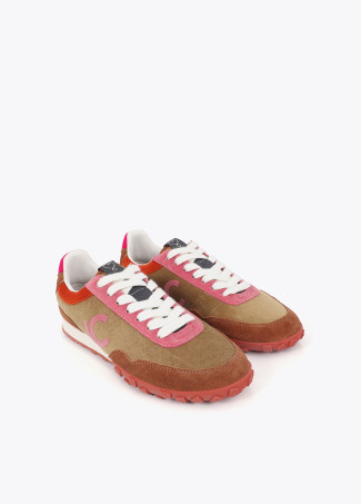 Deportiva combinada en diferentes materiales y piel