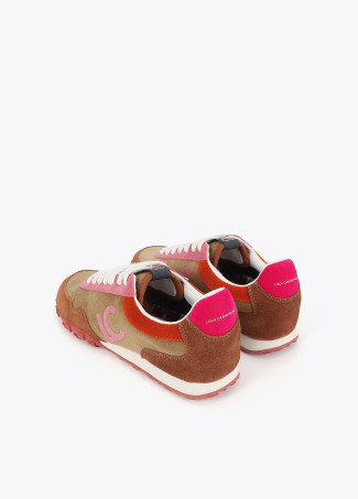 Deportiva combinada en diferentes materiales y piel