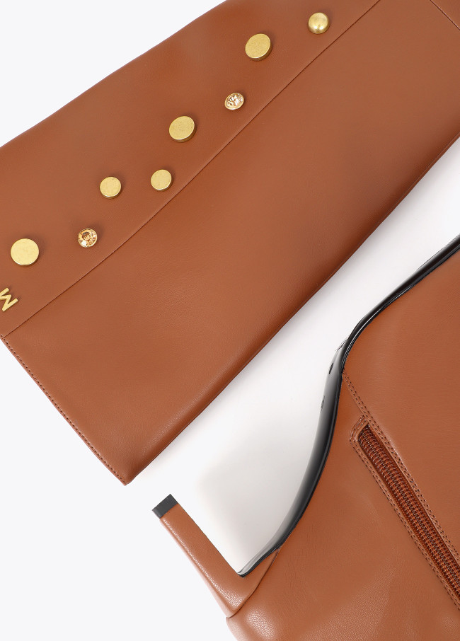 Botte haute avec applications bijoux