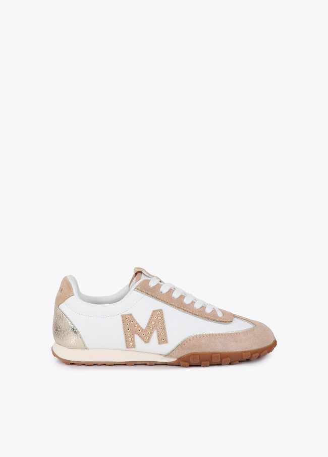 Sneaker con Logo Borchiato in Materiali Misti e Pelle