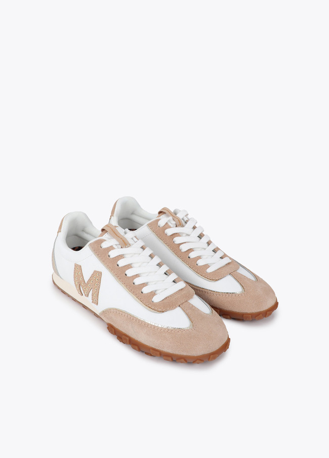 Sneaker con Logo Borchiato in Materiali Misti e...