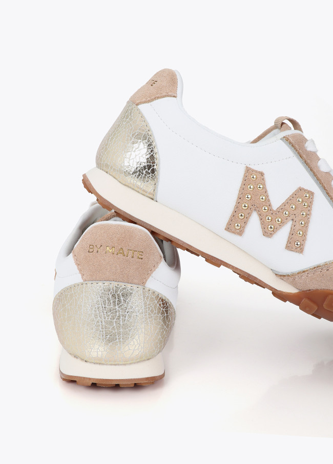 Sneaker con Logo Borchiato in Materiali Misti e...
