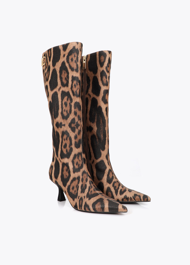 Hoher Schaft Stiefel mit Falten in Animal Print