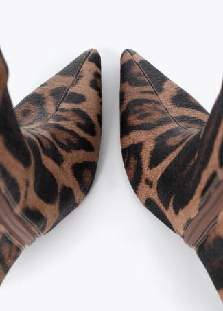 Bota caña alta animal print