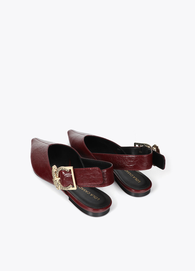 Sapato raso com fivela leopardo