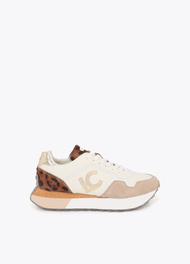 Deportiva plataforma detalle y animal print