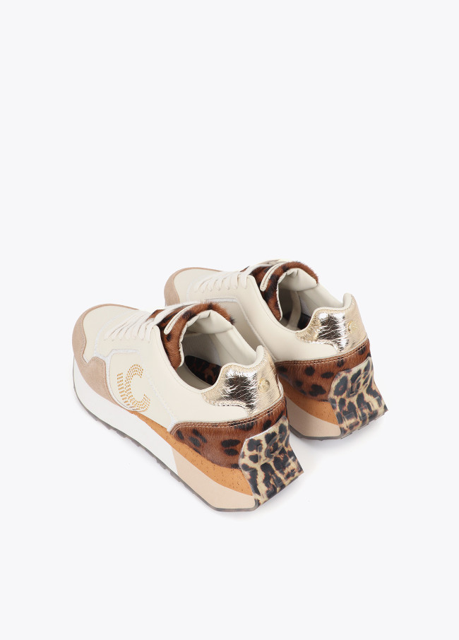 Deportiva plataforma detalle y animal print