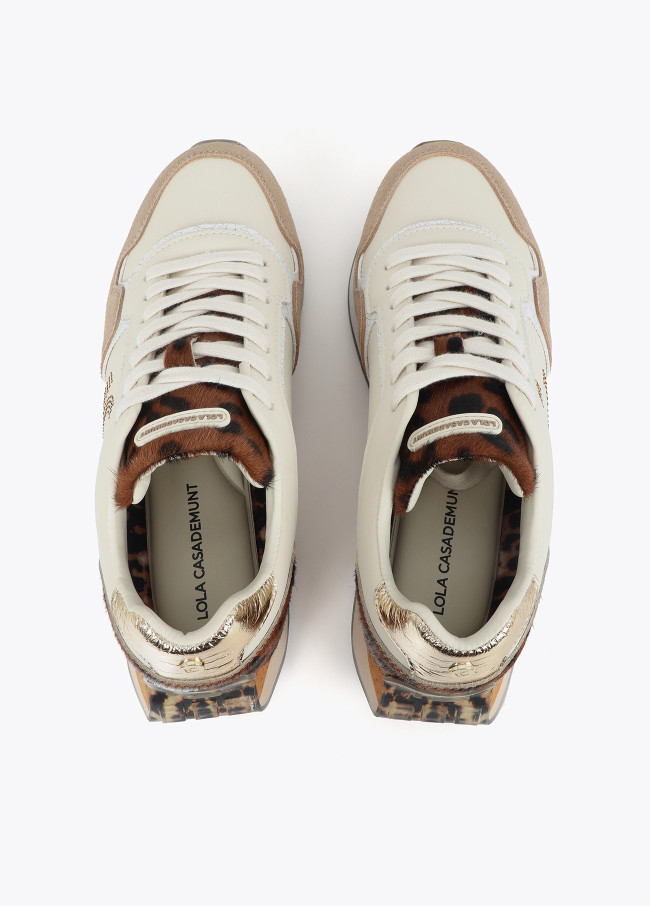 Deportiva plataforma detalle y animal print