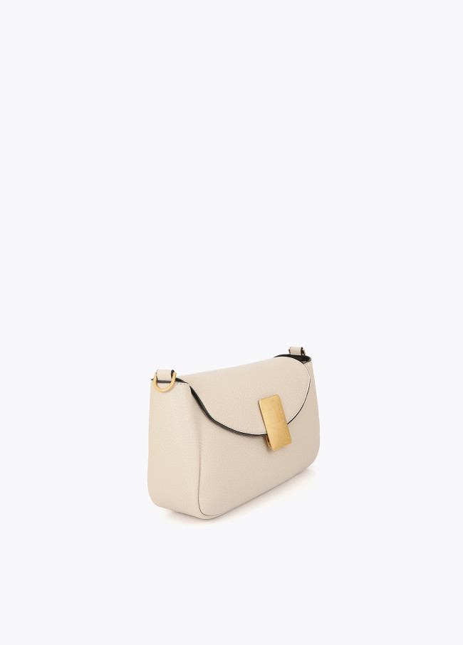 Bandolera detalle cierre metálico