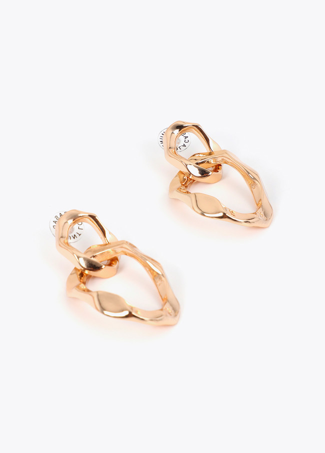 Pendiente dorado con textura