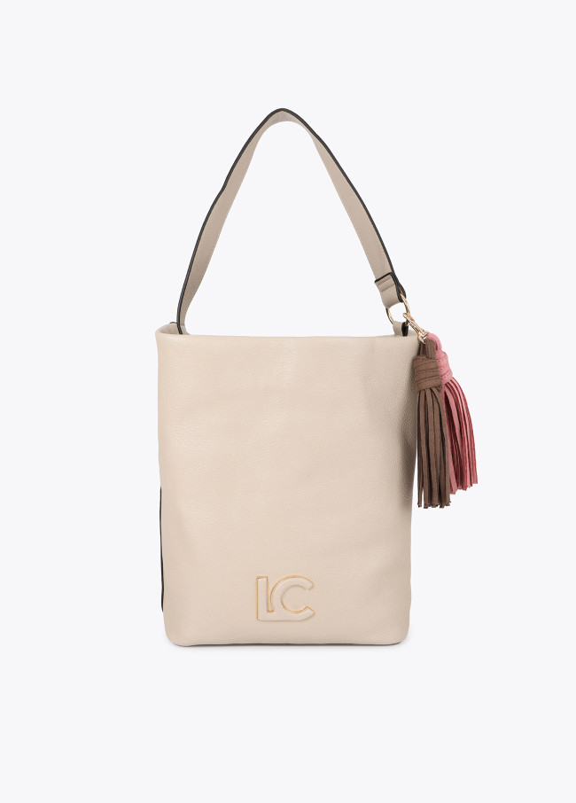 Shopper efeito de pele com detalhe de logotipo na alça e...