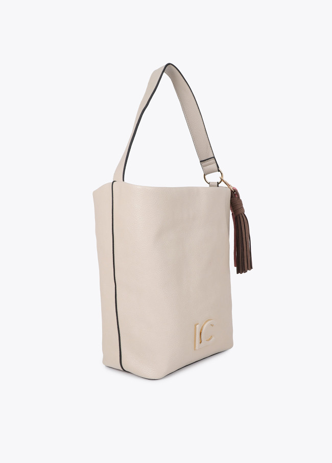 Shopper con detalle logo en el asa y pompones