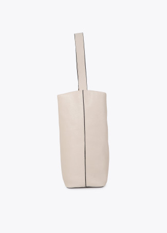 Shopper effet cuir avec détail logo sur l’anse et pompons