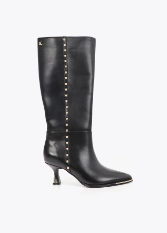 Bota alta con tacón personalizado y tachas