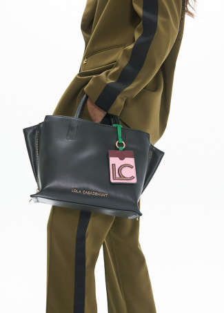 Shopper en Cuir Synthétique avec Pendentif Contrastant