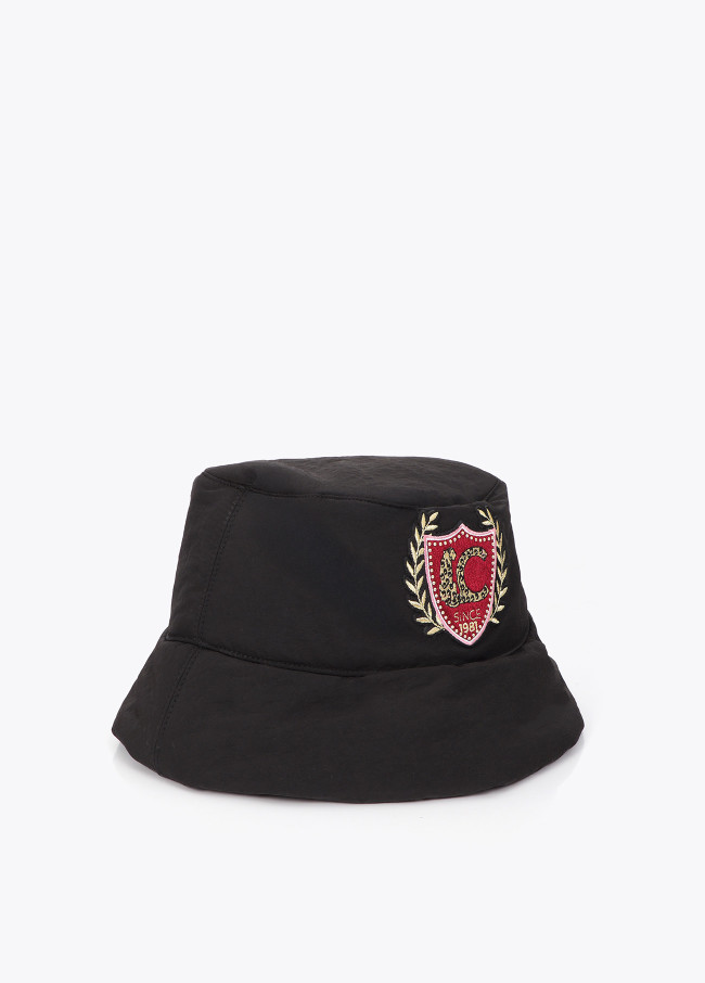 Chapéu bucket acolchoado em nylon com patches