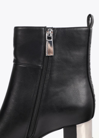 Boot with platform and customized heel