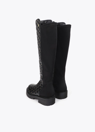 Gepolsterter Stiefel mit Mini-Nieten und Kettendetails