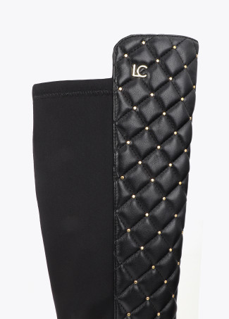 Gepolsterter Stiefel mit Mini-Nieten und Kettendetails