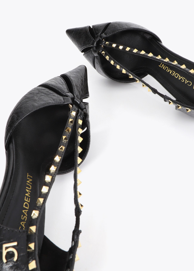 Stiletto semi-aperto con borchie quadrate