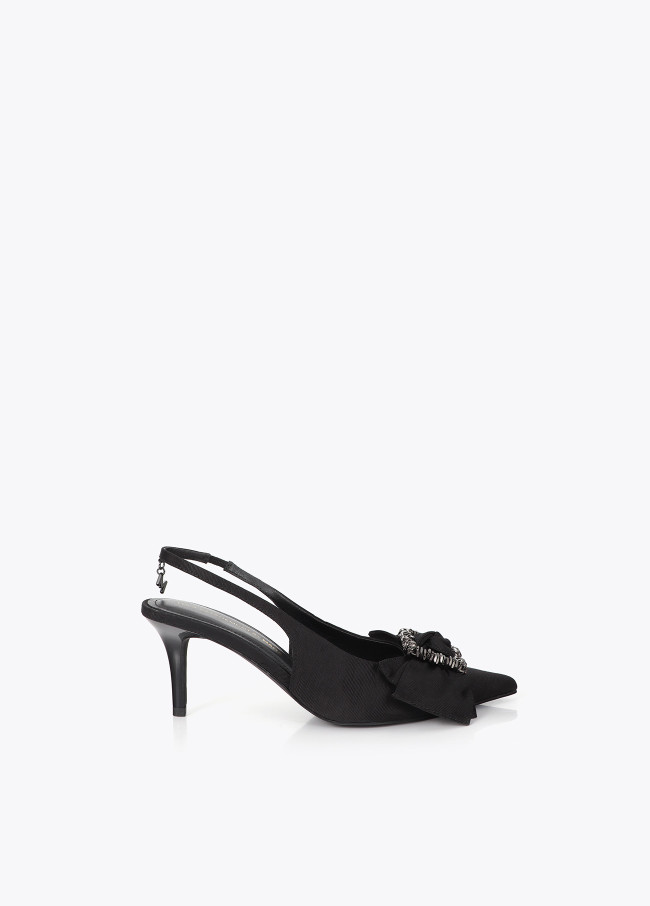Stiletto con lazo y aplique piedras