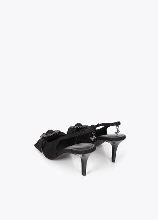 Stiletto con Fiocco e Dettaglio di Pietre