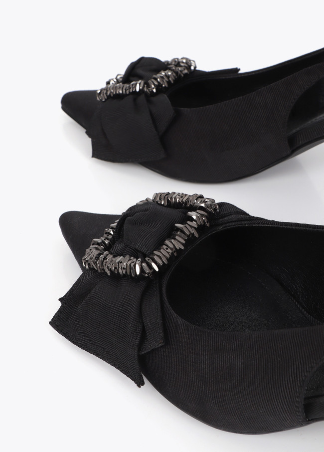 Stiletto com Laço e Detalhe de Pedras