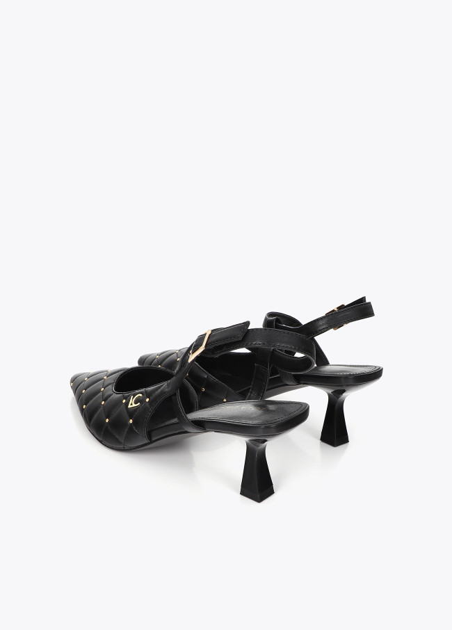 Stiletto con apliques tachas