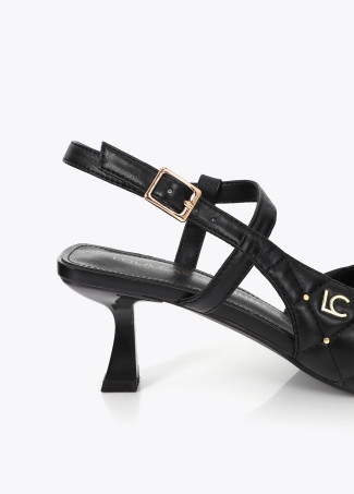 Stiletto con apliques tachas