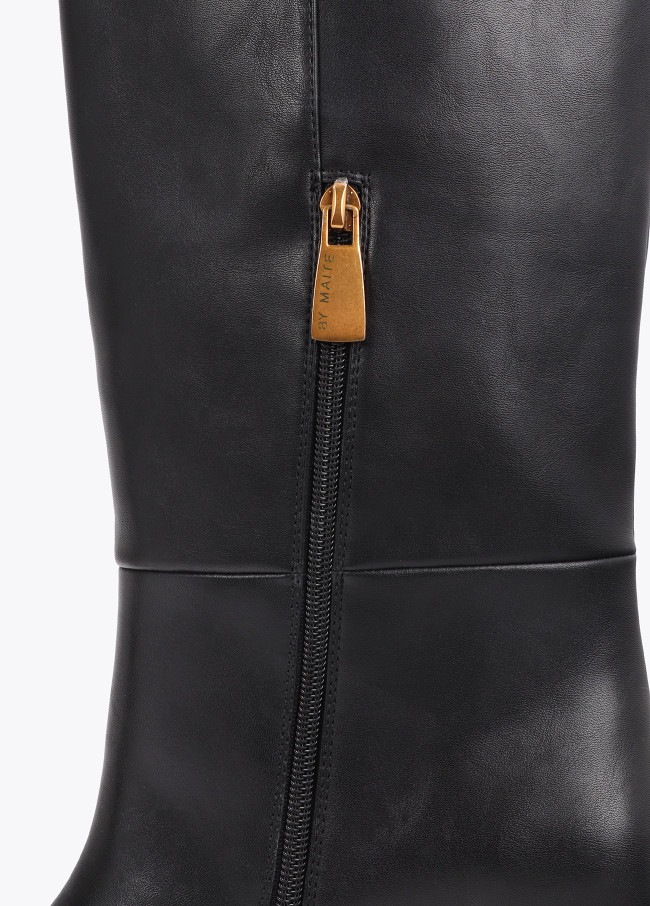 Botte haute avec applications de bijoux