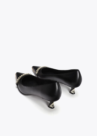 Zapato tacón con personalizado y detalle cadena
