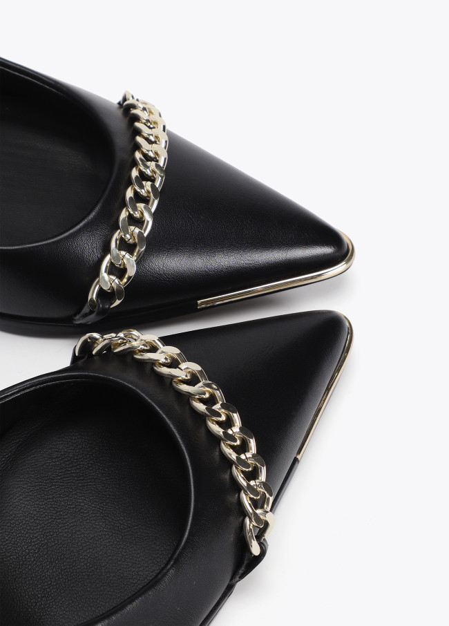 Zapato tacón con personalizado y detalle cadena