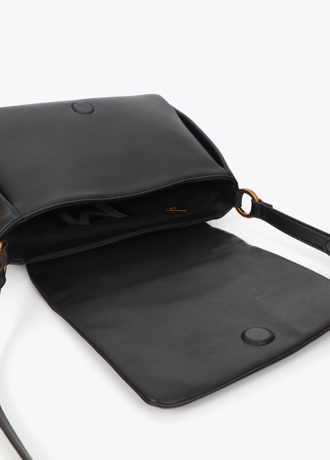 Borsa a Tracolla con Patta e Borchie Varie