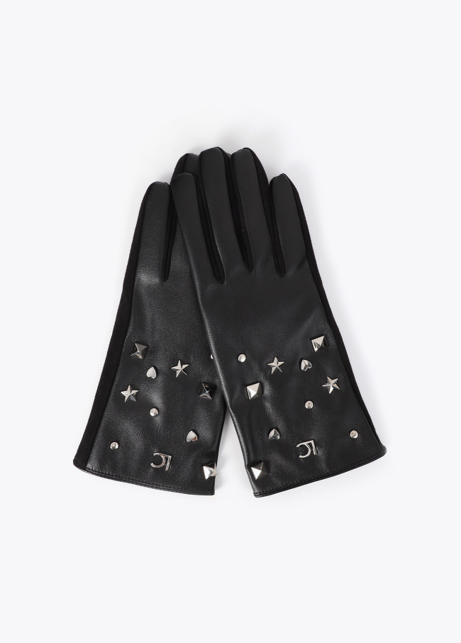 Guantes con tachas estrella y corazón