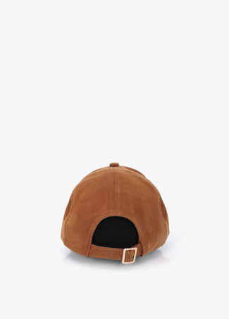 Cap in fabric with LC crystals