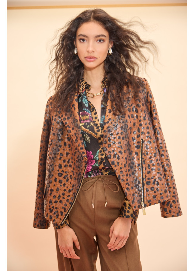 Chaqueta estilo biker estampado leopardo