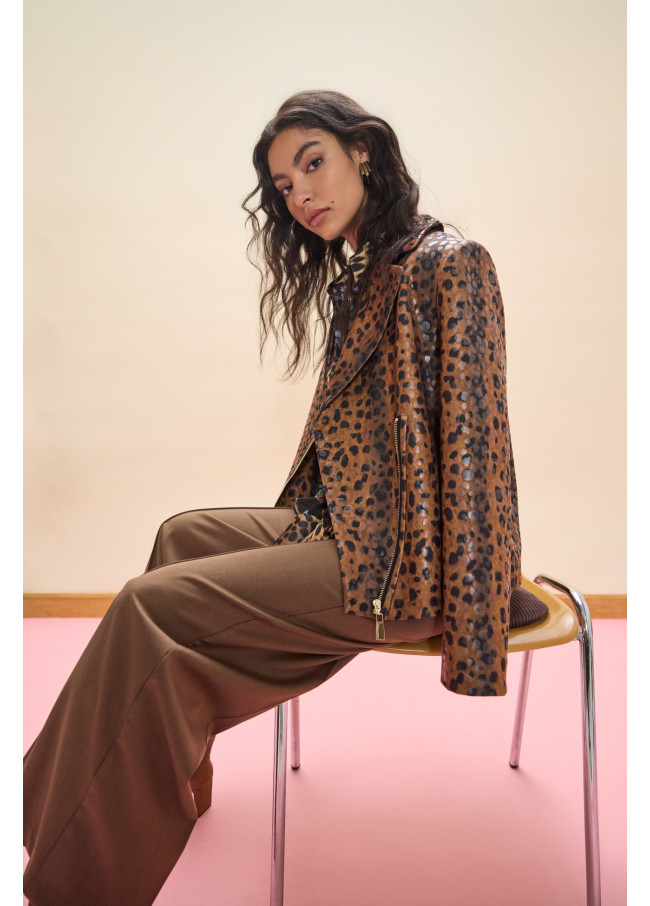Chaqueta estilo biker estampado leopardo