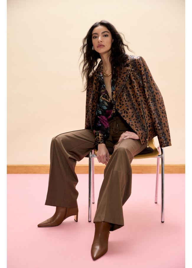 Chaqueta estilo biker estampado leopardo