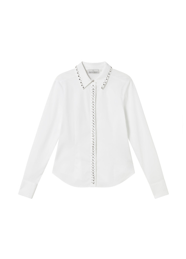 Camisa blanca con piedras brillantes