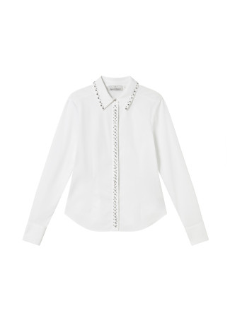 Camisa blanca con piedras brillantes