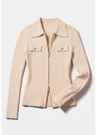 Cardigan con bolsillos y botón dorado