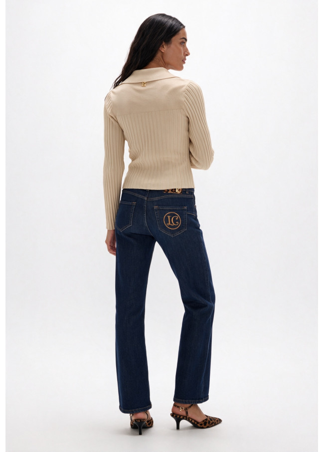 Jeans longos com bordado LC contrastante no...