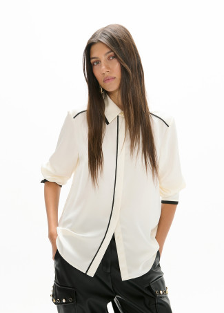 Jogger p.u com bolsos cargo e tachas