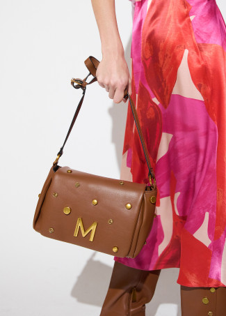 Sac bandoulière à rabat clouté